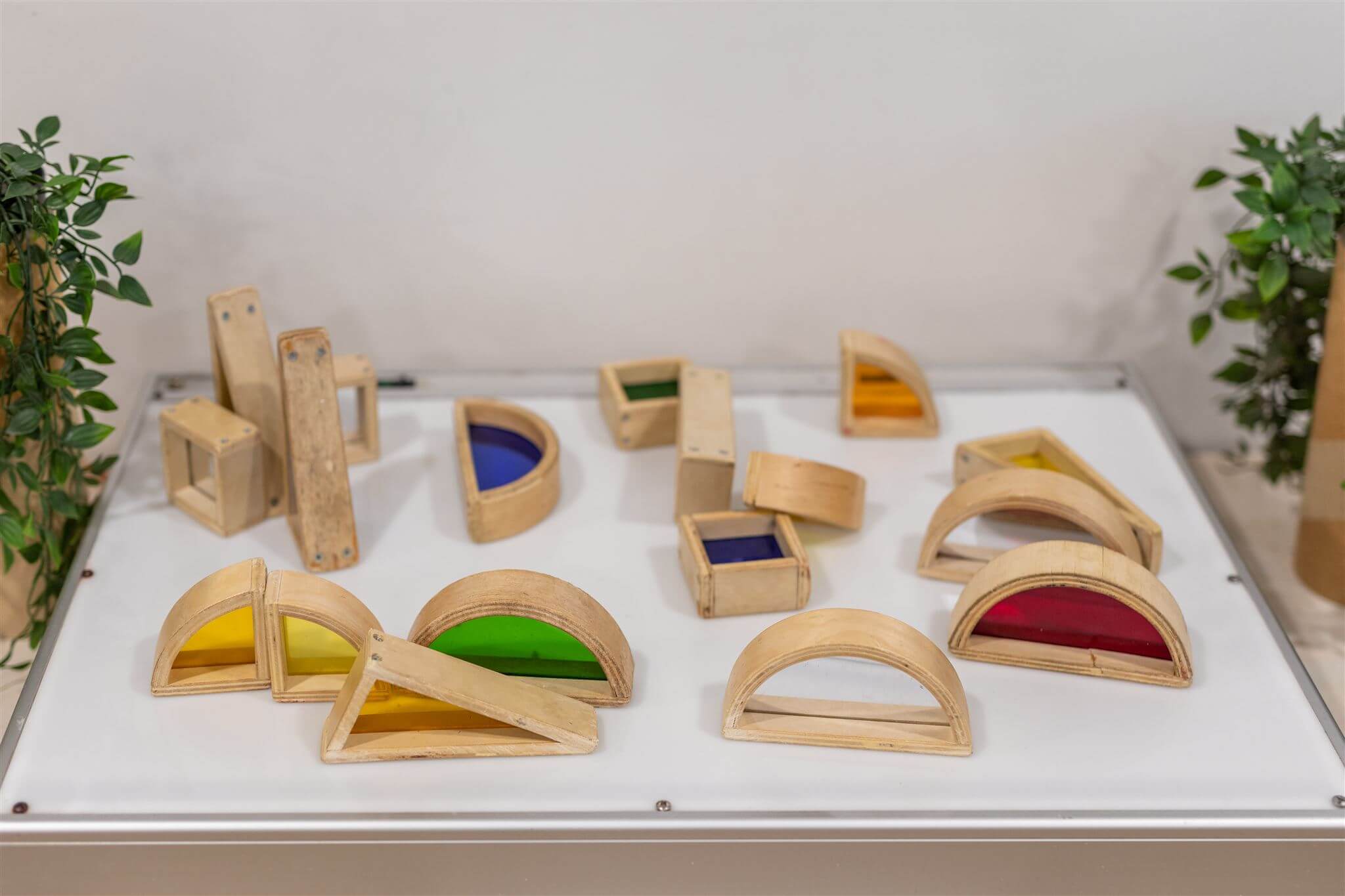 Reggio Emilia vs. Montessori Reggio Emilia vs. Montessori