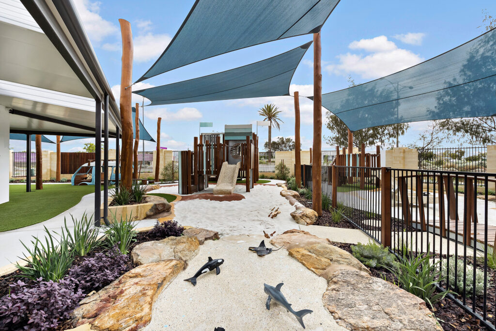 Nido Alkimos outdoor playing area