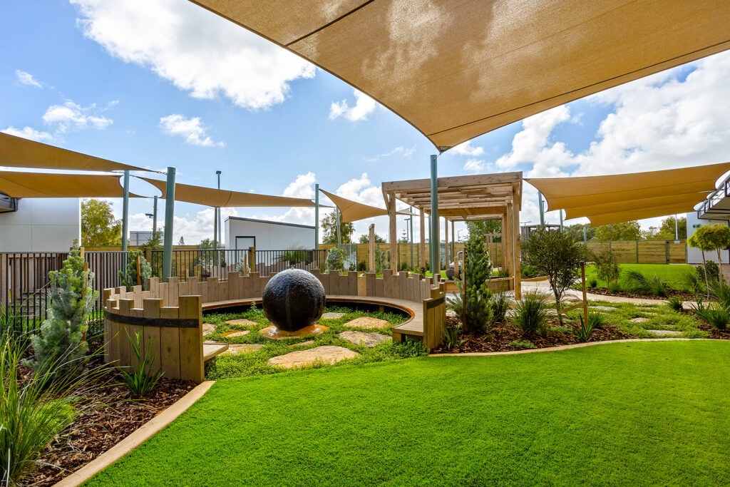 Image of a beautiful garden with a green grass at Nido Early School